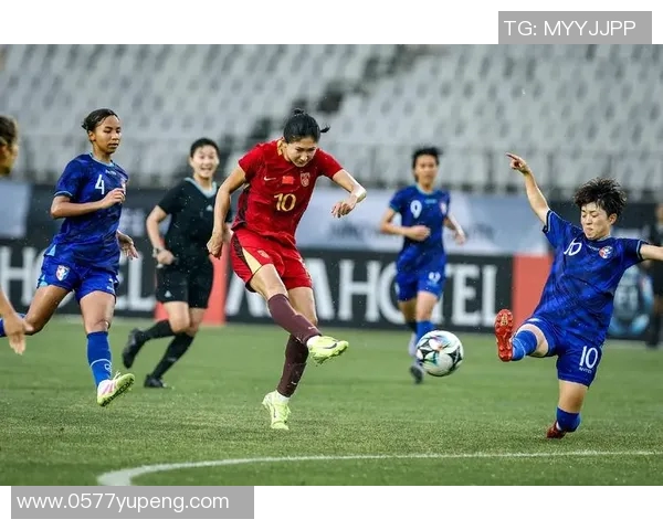 中华台北女足迎战印尼队力争胜利展现拼搏精神