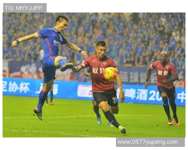 上海申花与权健激战正酣谁能在中超赛场上笑到最后